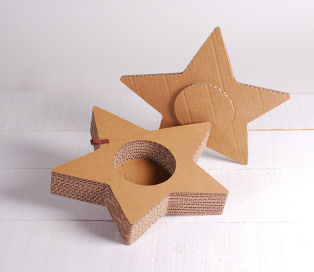 Estrella de cartón decorativa