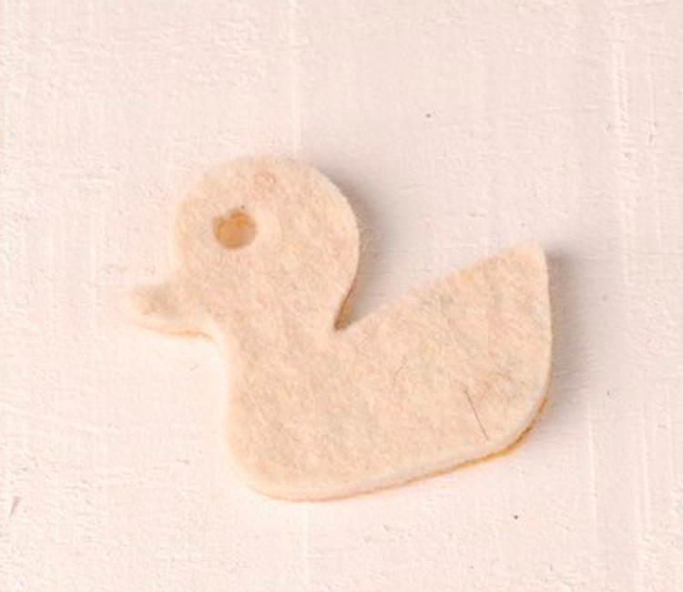 Patito de fieltro, simpático adorno para regalos