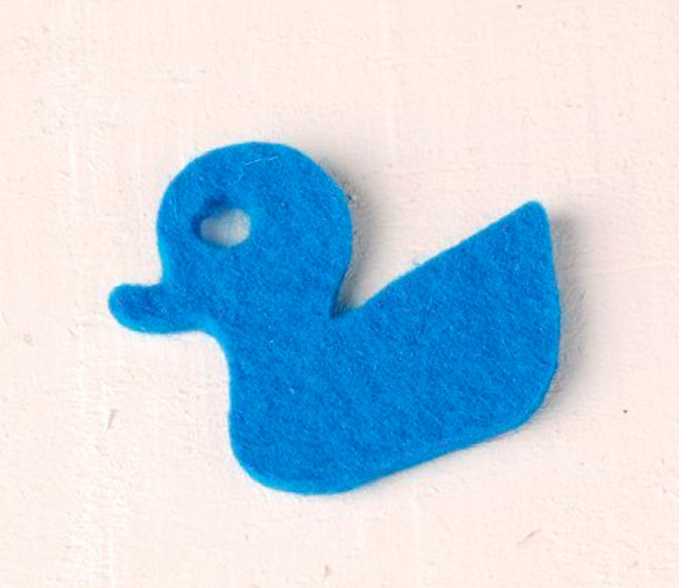 Patito de fieltro, simpático adorno para regalos
