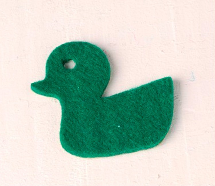 Patito de fieltro, simpático adorno para regalos