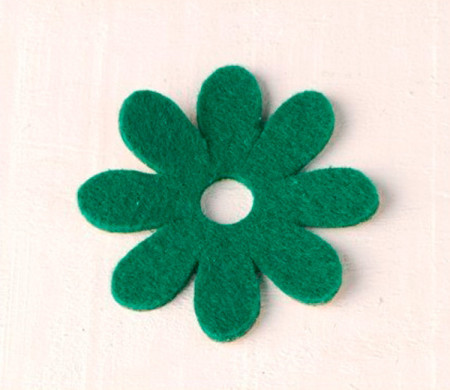 Margarita de fieltro para decorar regalos originales