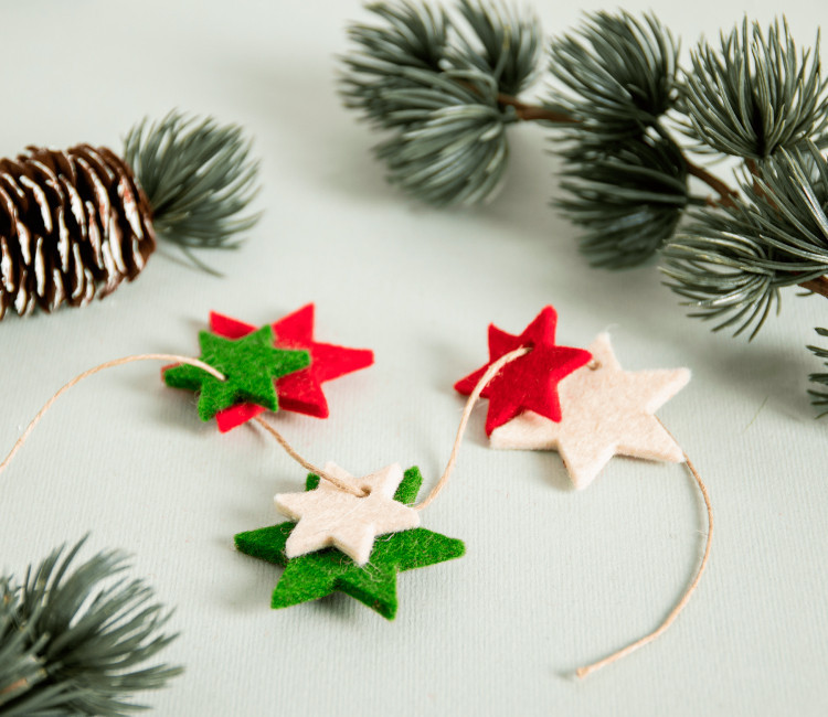 Estrellas de fieltro para colgar y decorar