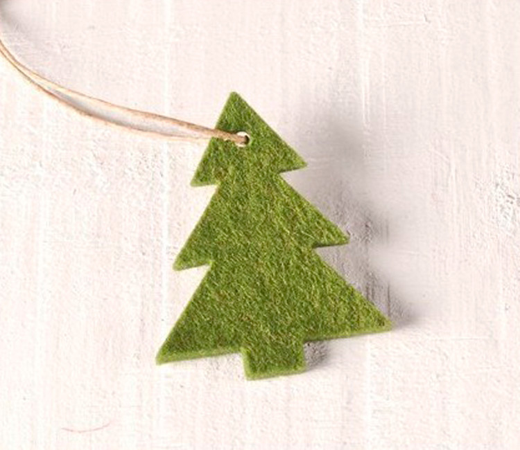 Abeto de fieltro para regalos de Navidad
