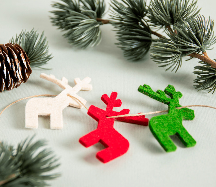 Reno de fieltro, un bonito adorno de Navidad
