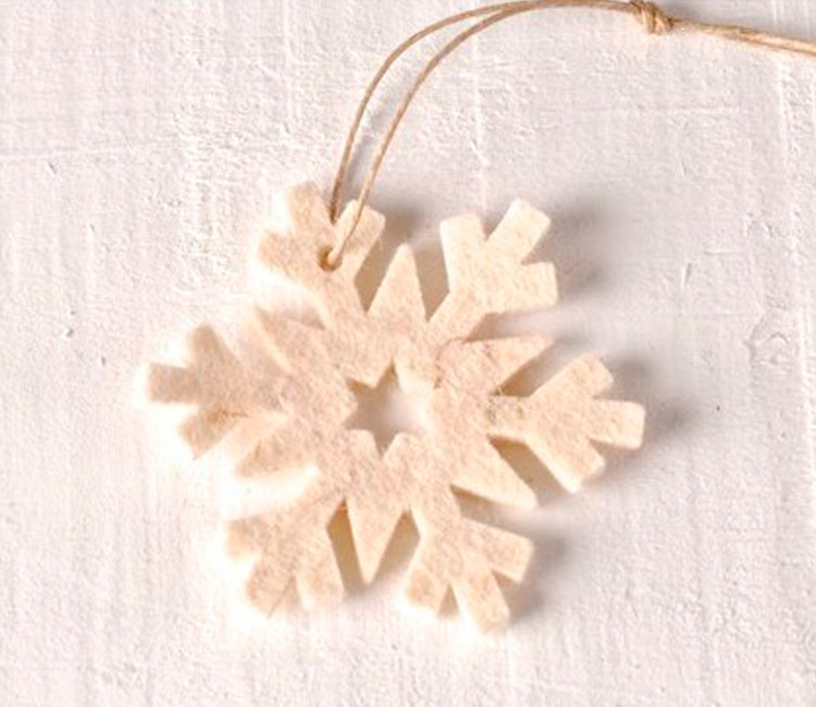 Copo de nieve de fieltro, para decorar regalos