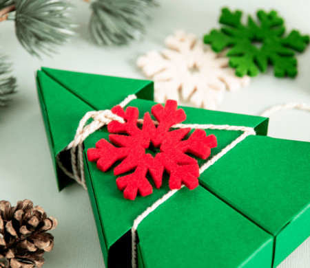 Copo de nieve de fieltro, para decorar regalos