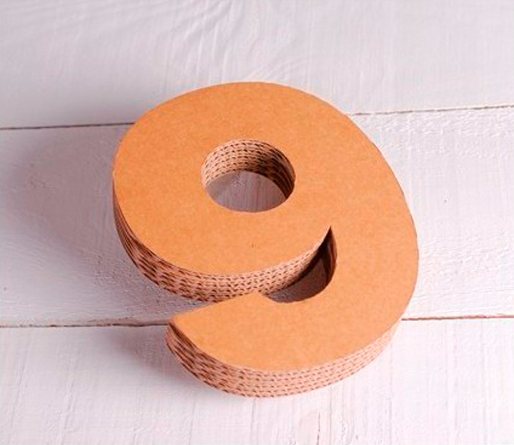 Números de cartón decorativos