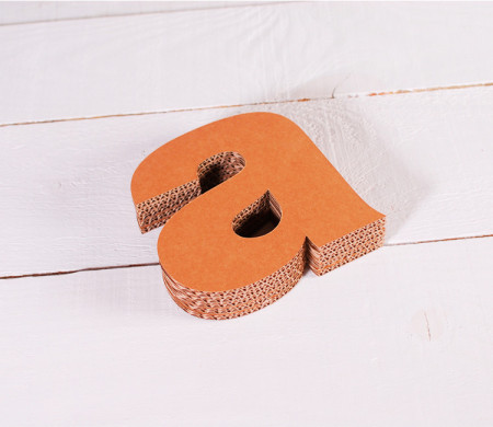 Letras de cartón minúsculas para decorar.