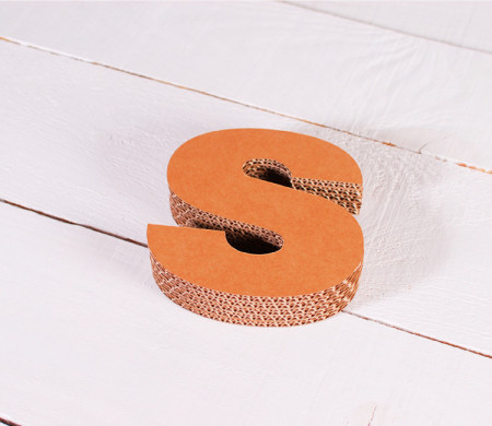 Letras de cartón minúsculas para decorar.
