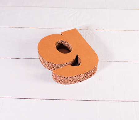 Letras de cartón minúsculas para decorar.