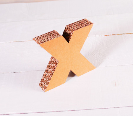 Letras de cartón minúsculas para decorar.