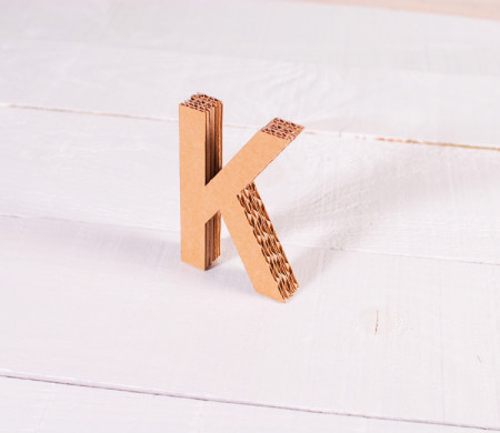 Letras de cartón mayúsculas, decora con ellas