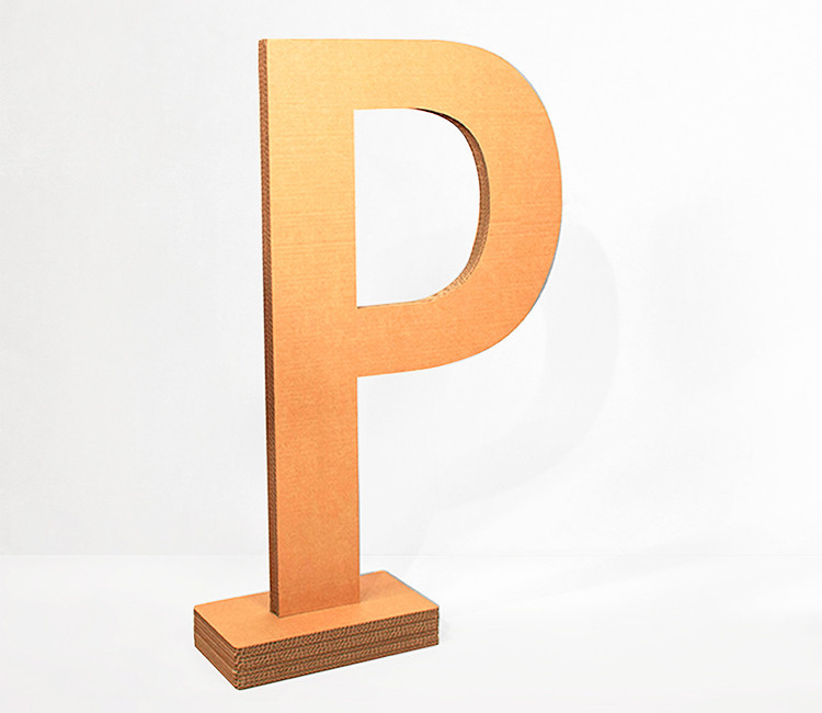 Letras gigantes de cartón