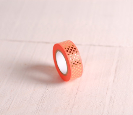 Washi tape coral con triángulos dorados
