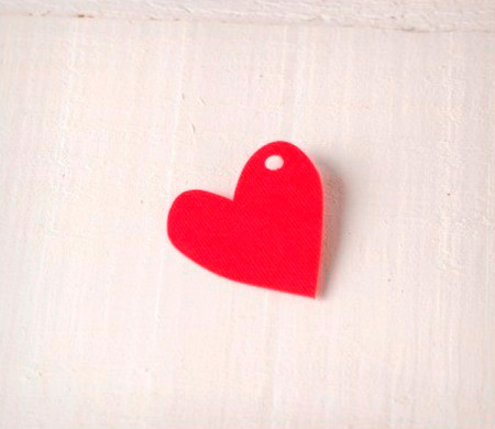 Corazón irregular de cartón para colgar. Kit de 10 ud