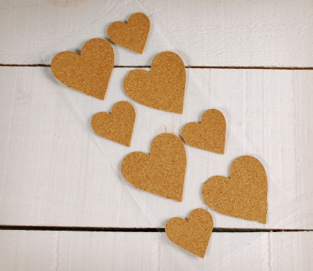Corazones adhesivos de corcho