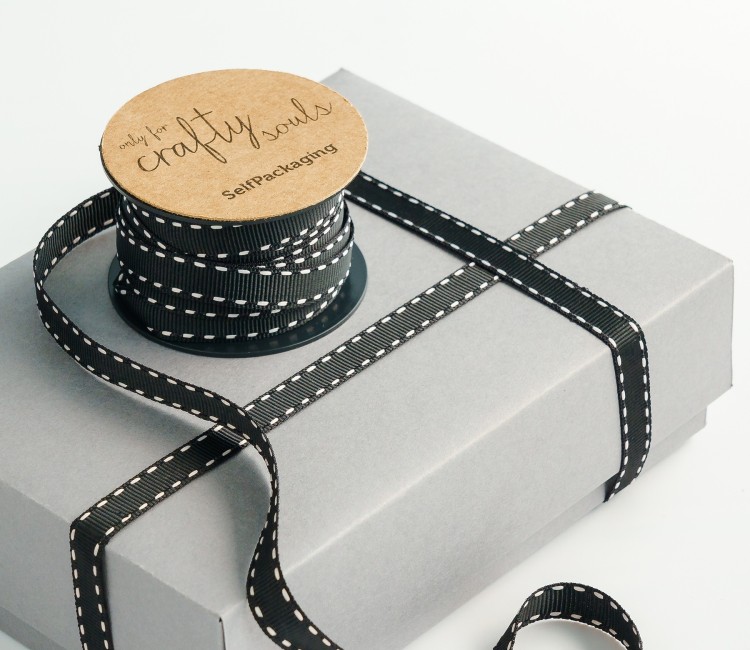 Cinta grosgrain negra a topos blancos Cinta grosgrain negra a topos blancos