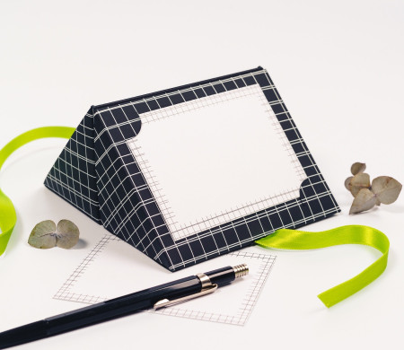 Caja para vales con decoración lineal limitada