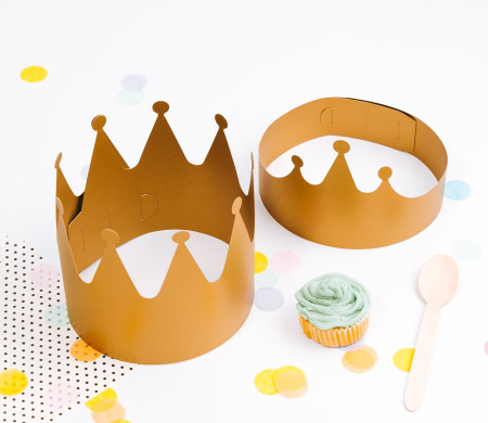 Corona de cartón y tiara