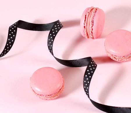 Cinta grosgrain negra a topos blancos