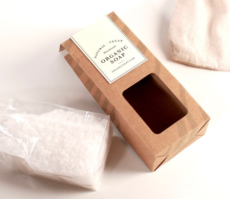 Caja con ventana para alimentación