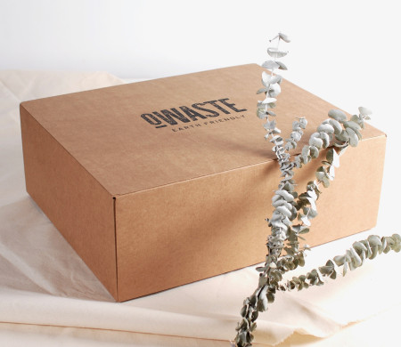 Caja de envíos premium muy grande, resistente y de lineas modernas