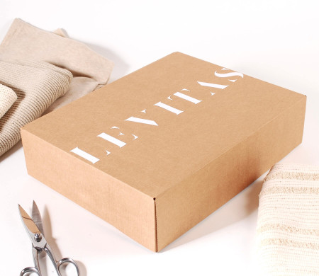 Caja de envíos premium muy grande, resistente y de lineas modernas