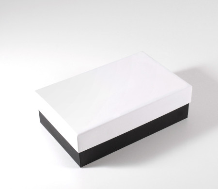 Caja rectangular rígida de cartón forrado