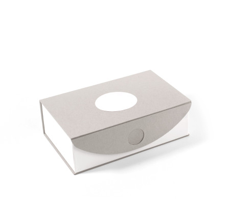 Caja rectangular de cartón ecológico rígido montada y encolada.