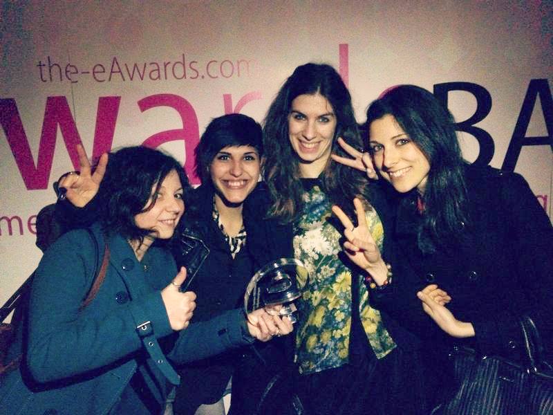 Las chicas de SelfPackaging con el premio eAwards-Prestashop al mejor eCommerce 2014: (De derecha a izquierda): Olga, Núria, Elisabet y Eva.