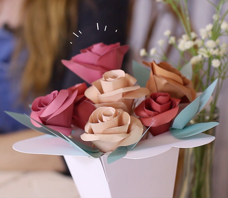 como-hacer-flores-papel-selfpackaging-12