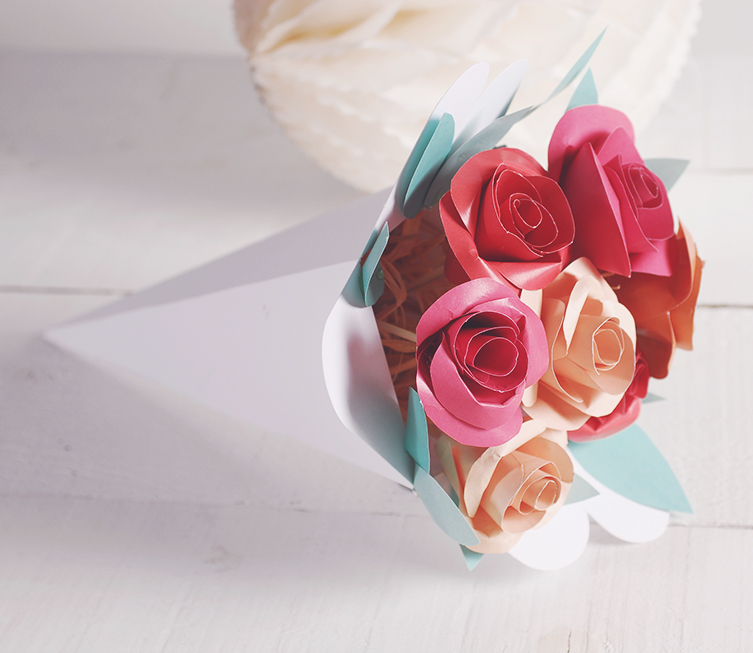 como-hacer-flores-papel-selfpackaging-13
