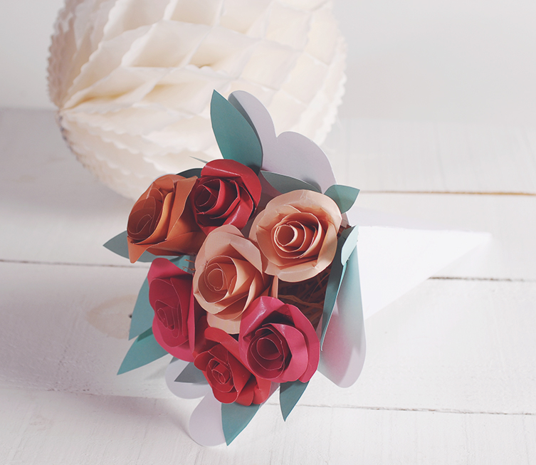 como-hacer-flores-papel-selfpackaging-14