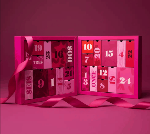 Calendario de adviento personalizado de Perfume's Club con múltiples compartimentos para productos de belleza, diseñado y fabricado por Selfpackaging.