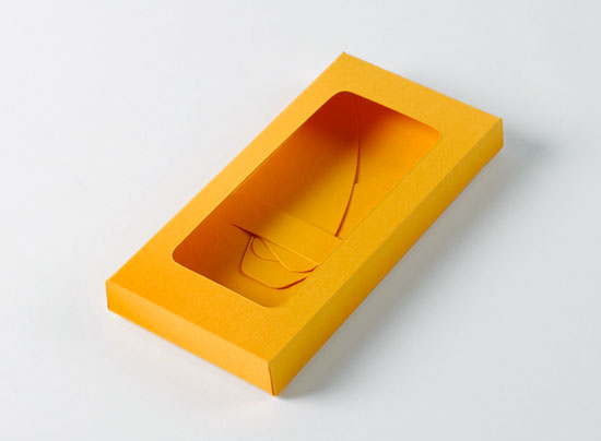 Caja para fundas de iPhone