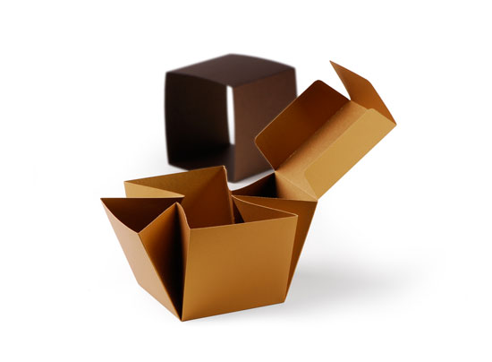 Caja regalo cuadrada con faja