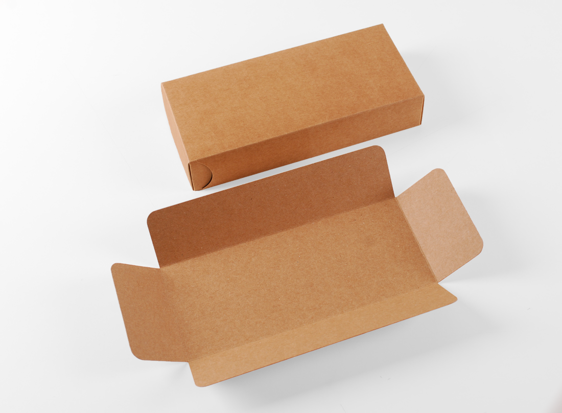 Caja de cartón para sushi con guarda-palillos