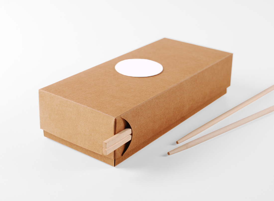 Caja de cartón para sushi con guarda-palillos