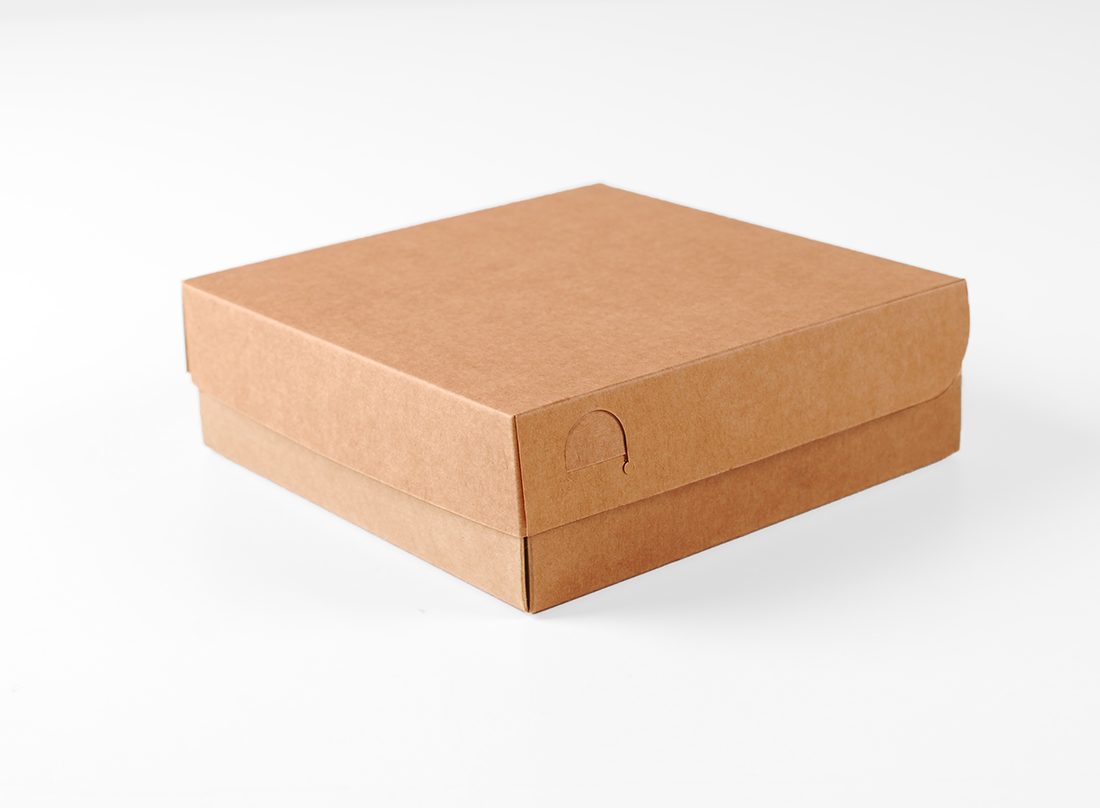 Caja cuadrada de cartón para sushi