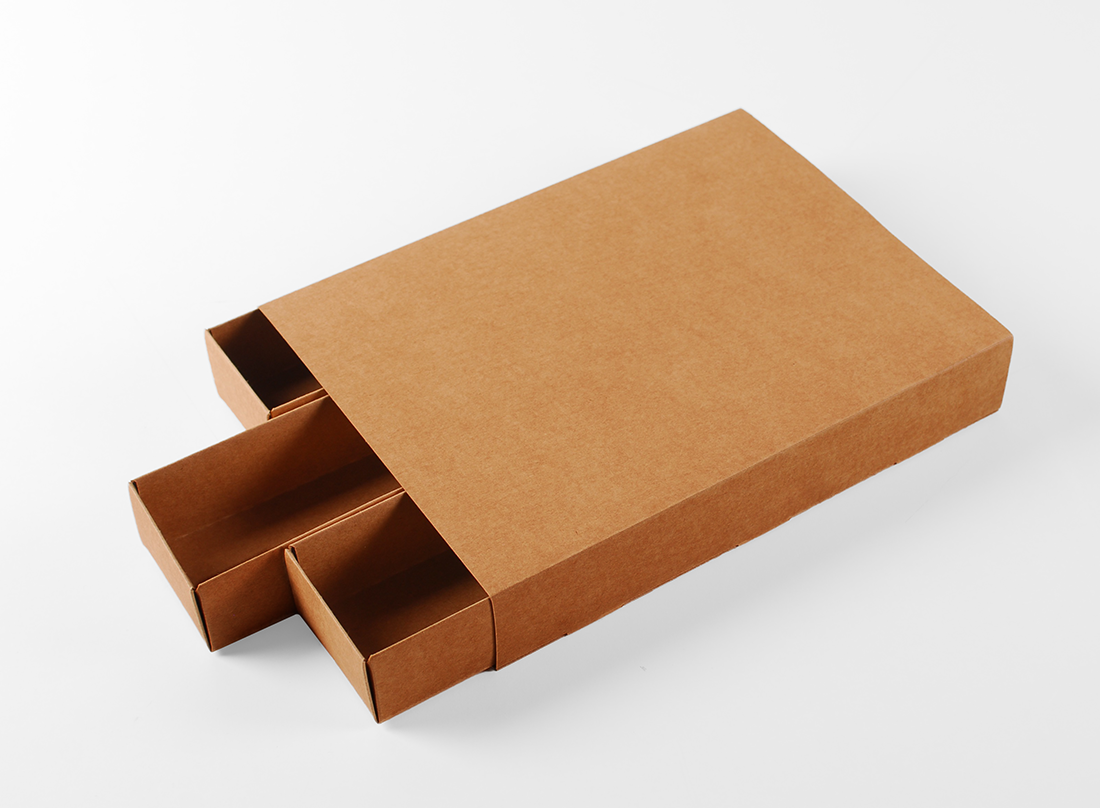 Caja de cartón alargada para sushi con faja