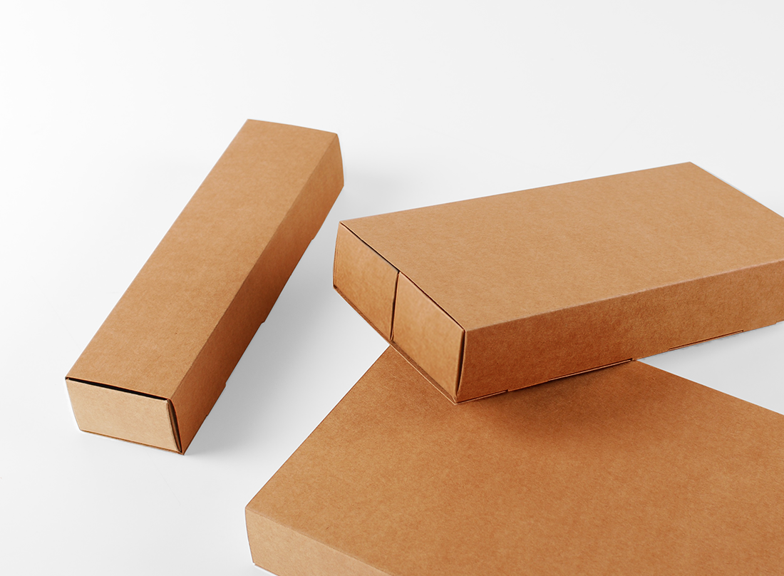 Caja de cartón alargada para sushi con faja