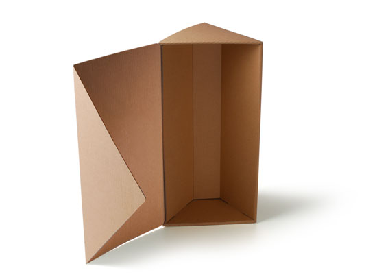 Caja triangular para botellas
