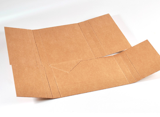 Caja de envío en cruz
