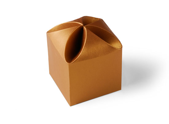 Caja regalo con cierre en flor