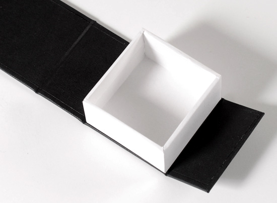 Caja forrada con cubeta rígida