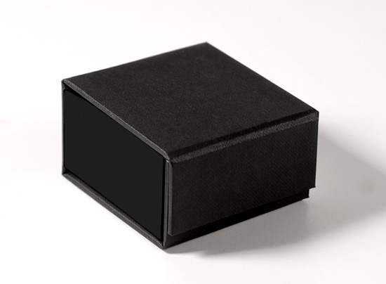 Caja forrada con cubeta rígida