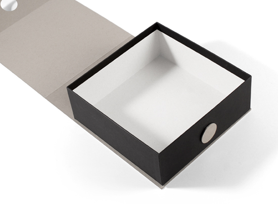 Caja cuadrada rígida y ecológica