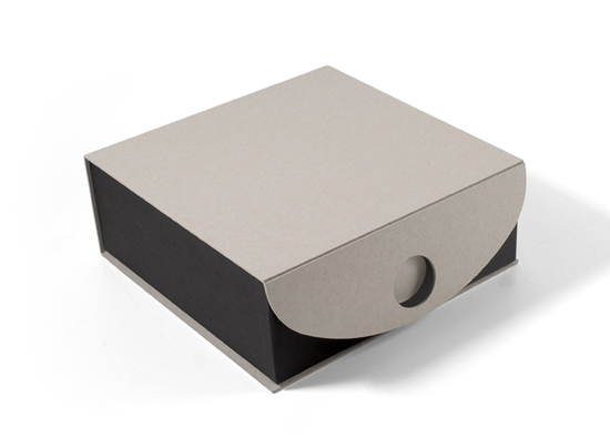 Caja cuadrada rígida y ecológica