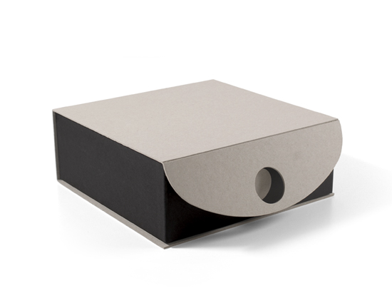 Caja cuadrada rígida y ecológica