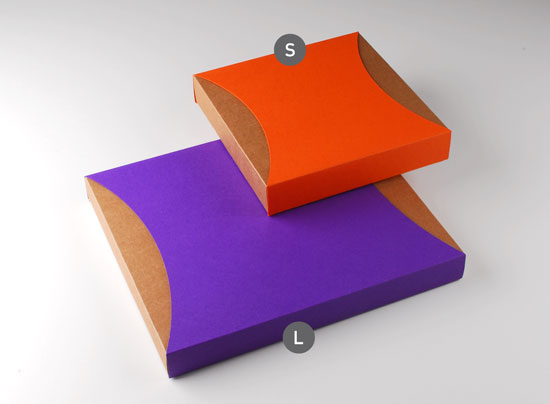 Caja regalo cuadrada con faja